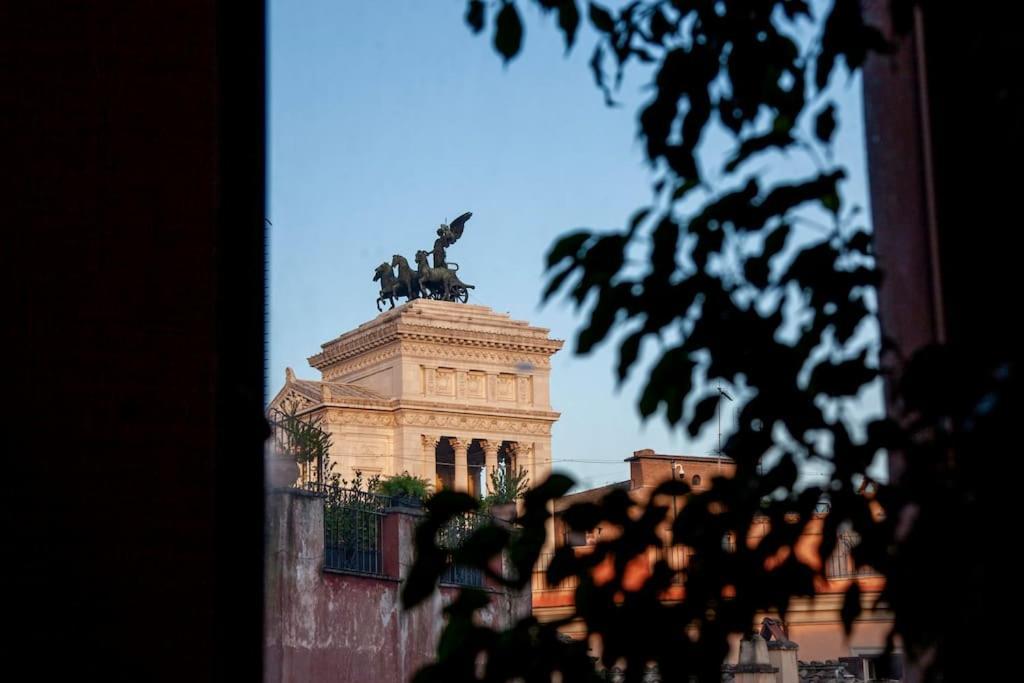 Peaceful Apartment In Piazza Venezia'S Alleys روما المظهر الخارجي الصورة