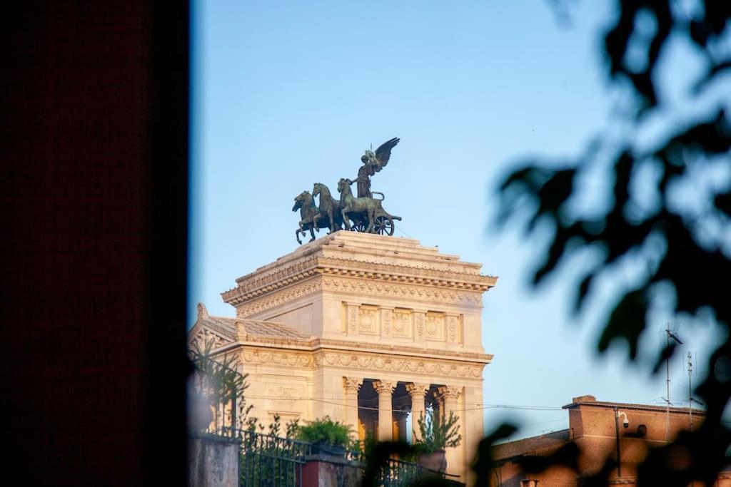 Peaceful Apartment In Piazza Venezia'S Alleys روما المظهر الخارجي الصورة