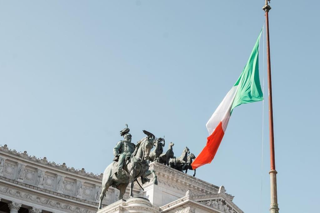 Peaceful Apartment In Piazza Venezia'S Alleys روما المظهر الخارجي الصورة